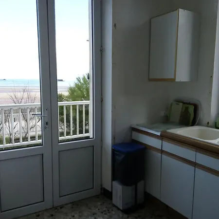 Maison A Avec Acces Direct Aux Plages Du Debarquement Asnelles